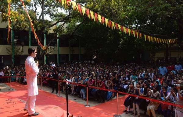 हमारी सरकार आई तो बदल देंगे जीएसटी का 28% वाला स्लैब : राहुल गाँधी If our govt cam we will change 28 % gst slab : rahul gandhi