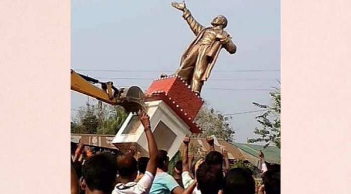 बीजेपी के आते ही त्रिपुरा में गिराई गई व्लादिमीर लेनिन की प्रतिमा, कई नेताओं के आये विवादित बयान Statue of Vladimir Lenin dropped in Tripura as soon as BJP came to power in tripura