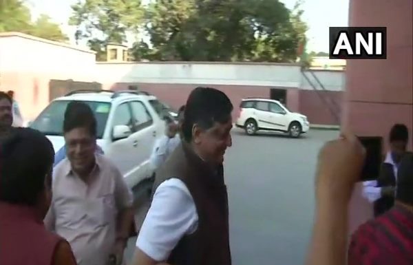 बड़ी खबर: कल तक बीजेपी नेताओ से मुंह काला करवा रहे सांसद नरेश अग्रवाल बीजेपी में शामिल Big news: Naresh Agarwal joins BJP