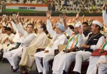 कांग्रेस महाधिवेशन: 2019 के लिए तैयार हुई कांग्रेस, सोनिया ने मोदी पर किया हमला, भावुक राहुल ने माँ को लगाया गले Congress ready for 2019, Sonia attacked Modi