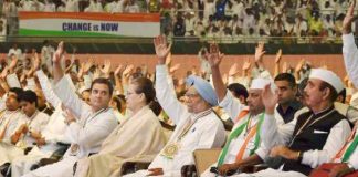 कांग्रेस महाधिवेशन: 2019 के लिए तैयार हुई कांग्रेस, सोनिया ने मोदी पर किया हमला, भावुक राहुल ने माँ को लगाया गले Congress ready for 2019, Sonia attacked Modi