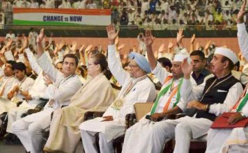 कांग्रेस महाधिवेशन: 2019 के लिए तैयार हुई कांग्रेस, सोनिया ने मोदी पर किया हमला, भावुक राहुल ने माँ को लगाया गले Congress ready for 2019, Sonia attacked Modi