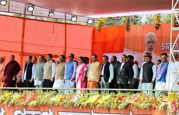 कांग्रेस से बीजेपी में आये नेता त्रिपुरा में बने मंत्री, मोदी की मौजूदगी में बिप्लब कुमार ने ली सीएम पद की शपथ Bipal Kumar sworn in as CM of tripura in the presence of Modi