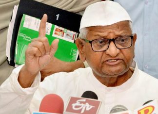 एक बार फिर शुरू हुआ अन्ना का अनशन, इस बार कोर टीम से भरवाया राजनीति में ना आने का एफिडेविट Once again, Anna's sits on fast for lokpal