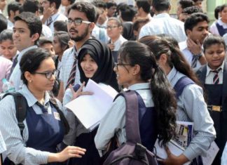 व्हाट्सऐप में बोली लगाकर बेचा गया सीबीएसई का पेपर, अनशन करने की तैयारी में छात्र CBSE's paper, sold by bid in WhatsApp