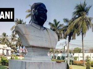 Now the idol of Shyama Prasad Mookerjee damaged in kolkatta