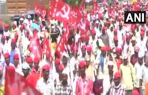 12 मार्च को विधानसभा में प्रदर्शन करने थाणे पहुचे 30,000 किसान , सकते में महाराष्ट्र सरकार 30,000 farmers enters thane to demonstrate in front of assembly