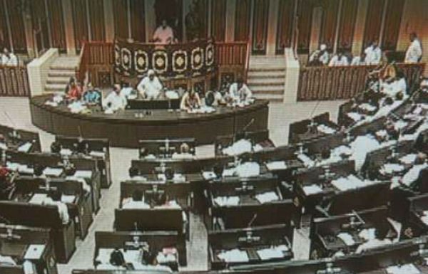 तेलंगाना में कांग्रेस के दो विधायको की सदस्यता रद्द, गुजरात में विधायको के बीच हुई मारपीट membership of Two legislators of Congress cancelled in Telangana