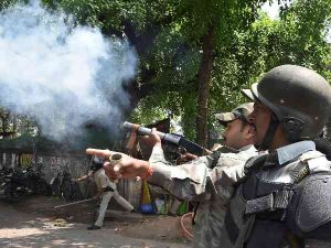 BJP MLA forcibly closed shops, said it is also necessary to vote