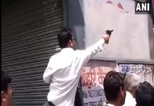 भारतबंद: प्रदर्शनकारियों ने चलाई गोलियां, बहाया खून, कई जगह पुलिस ने की फायरिंग firing by protestors at various places