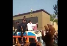 रोड शो के दौरान राहुल के साथ हुआ चौकाने वाला वाक्या, कर्णाटक भाजपा ने बनाया बैटमैन During a road show in karnataka a shocking incident happened with Rahul