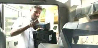 बैंगलोर के एक फ्लैट में मिले 9746 वोटर कार्ड, आरोपों और प्रत्यारोपो का सिलसिला शुरू 9746 voter id card found in a flat in banglore