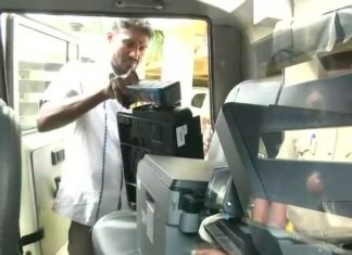 बैंगलोर के एक फ्लैट में मिले 9746 वोटर कार्ड, आरोपों और प्रत्यारोपो का सिलसिला शुरू 9746 voter id card found in a flat in banglore