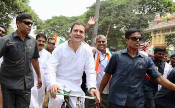 रोड शो में राहुल ने कसा तंज, स्पीकर और एरोप्लेन मोड में रहते है मोदी rahul commented on modi in a road show