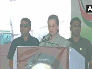 sonia attacked modi in karnataka rally