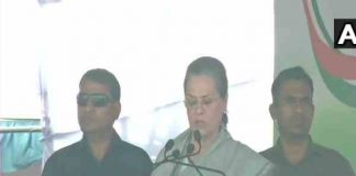 मोदी को चढ़ा है कांग्रेस मुक्त भारत का भूत: सोनिया गाँधी sonia attacked modi in karnataka rally