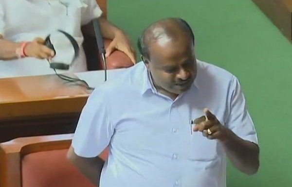 फ्लोर टेस्ट में पास हुए कुमारस्वामी, मिले इतने वोट, बीजेपी ने किया वाक्आउट Kumaraswamy passed the Floor Test, got so many votes, BJP did the walkout