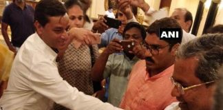 हैदराबाद पहुचे पूर्व सीएम सिद्धारमैया, कांग्रेस नेताओं की अहम् बैठक Former CM Siddaramaiah reached Hyderabad for meeting with Congress leaders