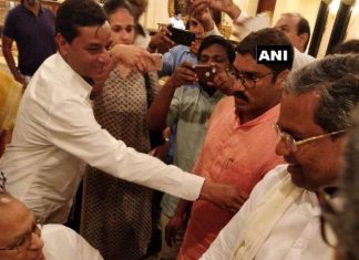 हैदराबाद पहुचे पूर्व सीएम सिद्धारमैया, कांग्रेस नेताओं की अहम् बैठक Former CM Siddaramaiah reached Hyderabad for meeting with Congress leaders