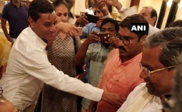 हैदराबाद पहुचे पूर्व सीएम सिद्धारमैया, कांग्रेस नेताओं की अहम् बैठक Former CM Siddaramaiah reached Hyderabad for meeting with Congress leaders