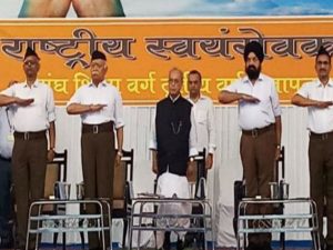 What did Advani say on Pranav da's RSS visit