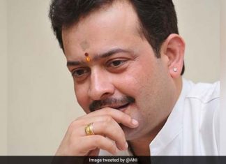 आध्यत्मिक गुरु भैयूजी महाराज ने गोली मारकर की खुदखुशी, शिवराज ने दिया था राज्यमंत्री का दर्जा Guru Bhaiyaji Maharaj shot himself