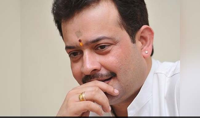 आध्यत्मिक गुरु भैयूजी महाराज ने गोली मारकर की खुदखुशी, शिवराज ने दिया था राज्यमंत्री का दर्जा Guru Bhaiyaji Maharaj shot himself