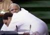 क्या गले मिलने पर सारी गलती राहुल गाँधी है? मोदी ने भी तो नहीं दिखाया बड़प्पन whats-wrong-if-rahul-hugs-modi