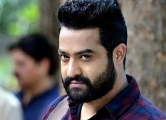 एक सड़क हादसे में इस सुपरस्टार के पिता की हुई मौत