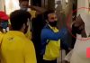 Video:दुबई एयरपोर्ट पर धोनी की टीम के साथ इस मुसलमान ने किया कुछ ऐसा कि देखकर आप भी जाएंगे चौंक