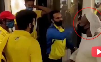 Video:दुबई एयरपोर्ट पर धोनी की टीम के साथ इस मुसलमान ने किया कुछ ऐसा कि देखकर आप भी जाएंगे चौंक